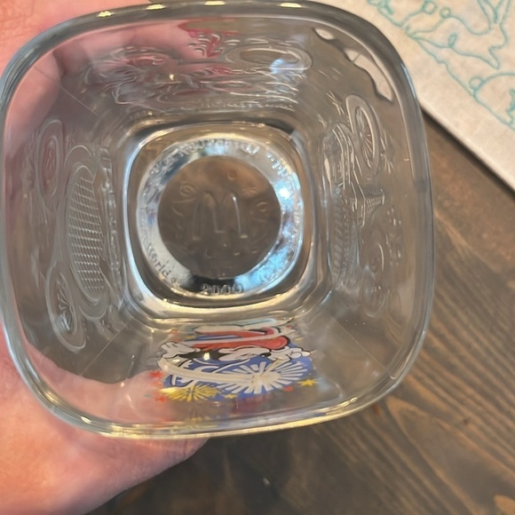 Vintage McDonald’s Walt Disney World Epcot collectible glass - Picture 6 of 6